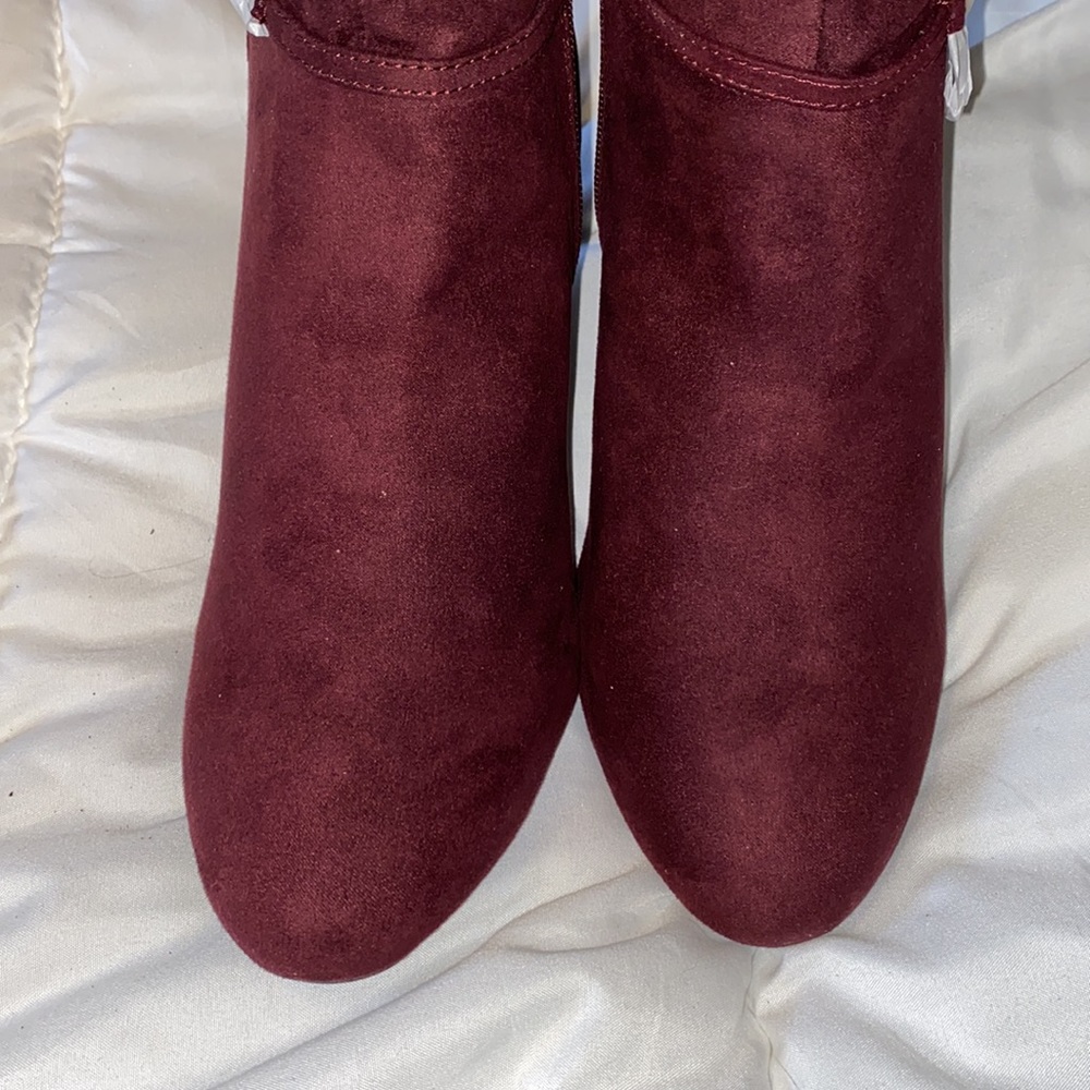 Karen Scott Hanna Wine Purple Suede Heel Dress Boots NEW - Picture 5 of 10